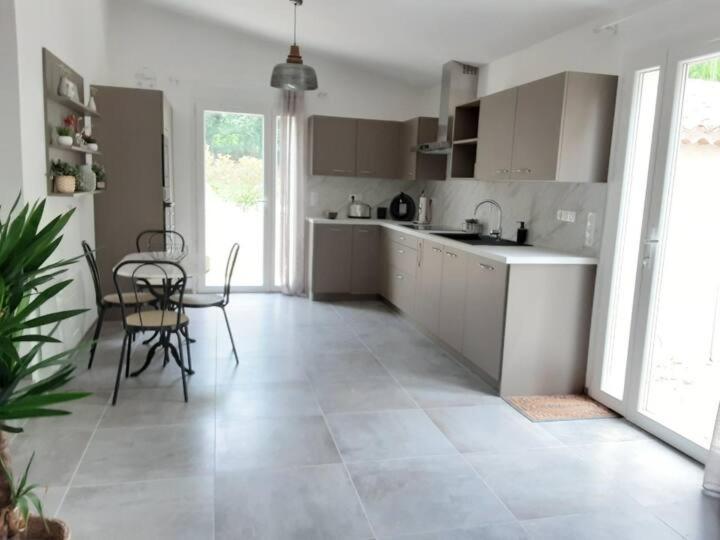 Bastide Provencale Villa กาเดอเนต์ ภายนอก รูปภาพ