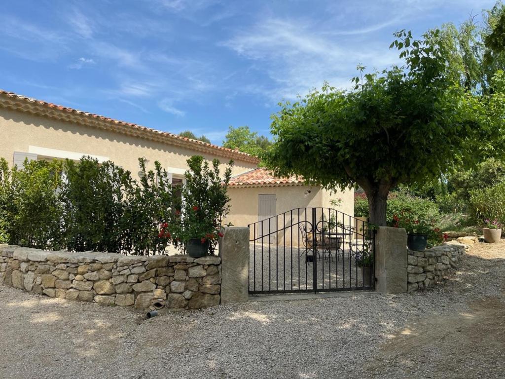 Bastide Provencale Villa กาเดอเนต์ ภายนอก รูปภาพ